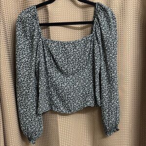Abercrombie & Fitch Black and White Floral Crop Blouse